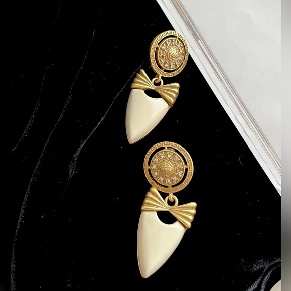 Jewelry - Elegant Gold and Cream Earrings